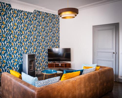 GRANDE MAISON BOURGEOISE AVEC JARDIN - Centre ville Surgères - Chic & Moderne - Idéal Famille & Amis - Location saisonnière - Surgères