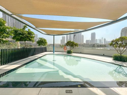 VayK - Stunning 2BR Apt with 2 Balconies in Downtown - image 13