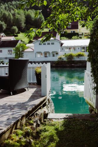 บริการและสิ่งอำนวยความสะดวก, Stryn - house by the river in สตริน