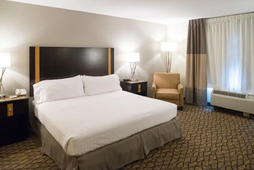 Holiday Inn Express Hotel & Suites Chanhassen, an IHG Hotel