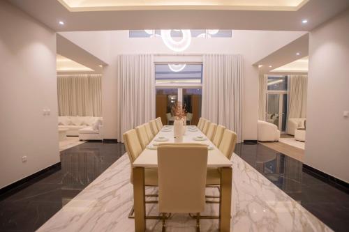 Luxury 5 Bedroom Villa Nad Al Sheba, Dubái (foto 7)