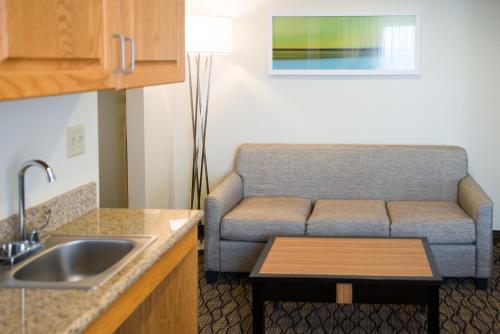 Holiday Inn Express Hotel & Suites Chanhassen, an IHG Hotel