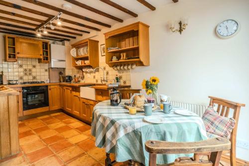 Poplar Cottage - Historic Barn in Dumbleton in Dumbleton