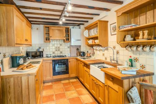 Poplar Cottage - Historic Barn in Dumbleton in Dumbleton