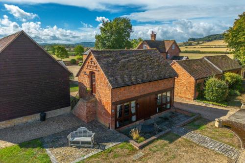 Poplar Cottage - Historic Barn in Dumbleton in Dumbleton