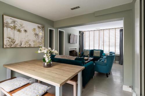 Stylish 4-Bedroom Townhouse in the Heart of Bath, Bath