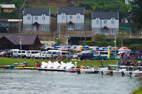 Lakeside Cottages