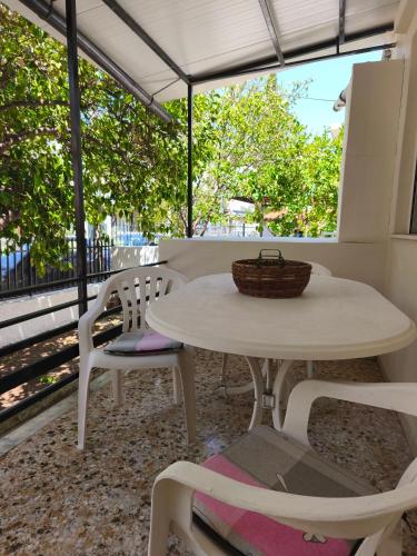 Flya House in Agia Paraskevi