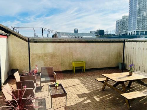 Central, Modern Apartment - Private Terrace - Dog Friendly, Aberdeen (foto 2)