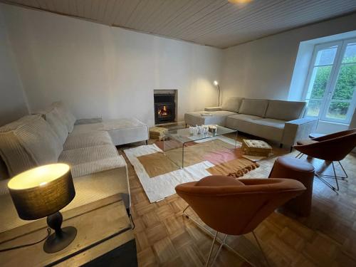 Grande maison 20 min plage, 14 personnes, 5 SDB, literie grand confort - Location saisonnière - Rosporden