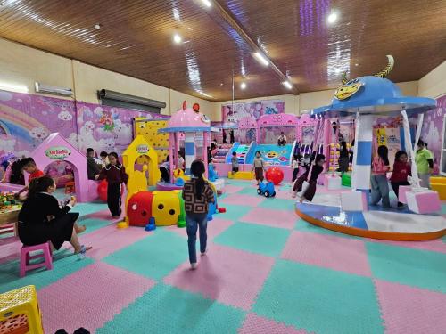 Club infantil, Nhà Nghỉ Hồng Phúc (Nha Nghi Hong Phuc) in Trai Do