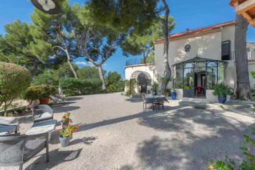 Exterior view, Sublime maison grand terrain au calme vue et piscine in Les Accates