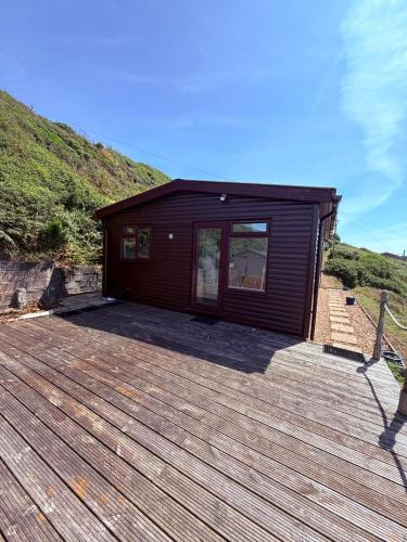 Cliff top chalet with stunning ocean views in 聖約翰