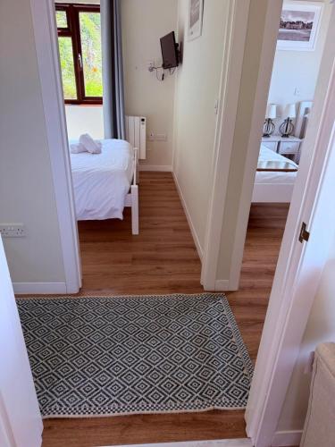 Cliff top chalet with stunning ocean views in 聖約翰