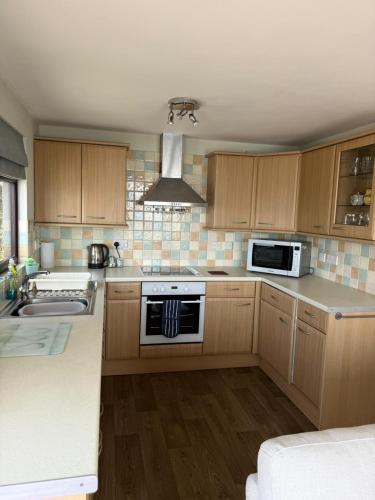 Cliff top chalet with stunning ocean views in 聖約翰