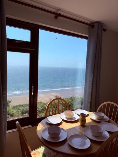 Cliff top chalet with stunning ocean views in 聖約翰