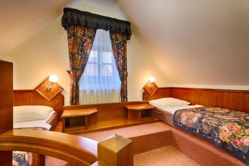 2 bedrooms, 3 beds