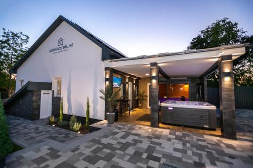 Exterior view, Gyoparosi Deluxe Private Wellness House 4 Csillag in Oroshaza