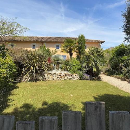 Dārzs, Gîte la Charentaise (Gite la Charentaise) in Fontenille-Saint-Martin-d'Entraigues