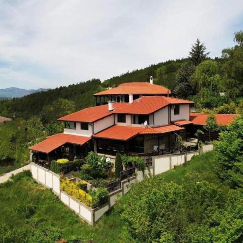 Viesnīcas āriene, Penev guest house in Glavatartsi
