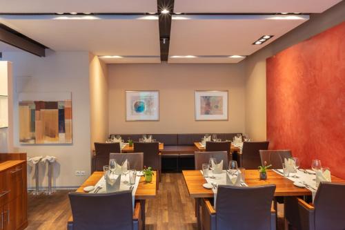 餐廳, Hotel und Restaurant zum goldenen Kopf in 比拉赫