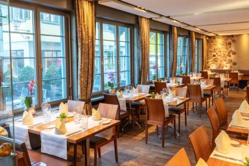 餐廳, Hotel und Restaurant zum goldenen Kopf in 比拉赫