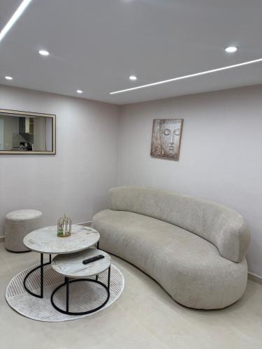 3 Min to Center, Stylish Villa 1st Apartment Stay, Tirana