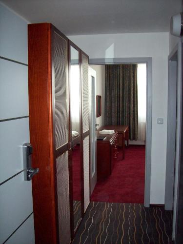 Hotel S-centrum Děčín - image 8