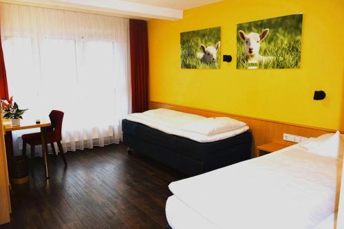 room detail thumbnail 1