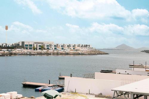 Luxury Villa sea view and free paddle boat - Al Dana Island Fujairah in Fujairah Beach