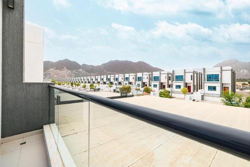 Luxury Villa sea view and free paddle boat - Al Dana Island Fujairah in Fujairah Beach