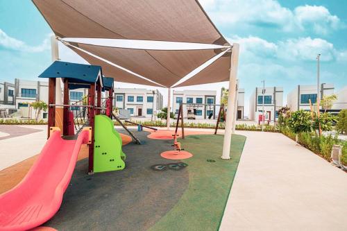 Luxury Villa sea view and free paddle boat - Al Dana Island Fujairah in Fujairah Beach