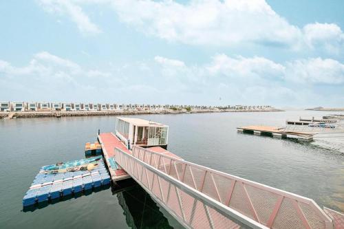 Luxury Villa sea view and free paddle boat - Al Dana Island Fujairah in Fujairah Beach
