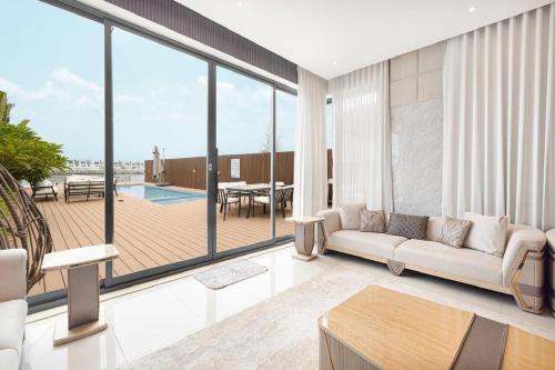 Luxury Villa sea view and free paddle boat - Al Dana Island Fujairah in Fujairah Beach