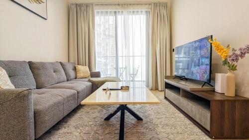 Modern Luxury Fully Furnished 1BH Apartment in Binghatt Heights JVC - Easy Access to JBR, Circle Mall & Dubai Hills Mall, Dubai (photo 5)