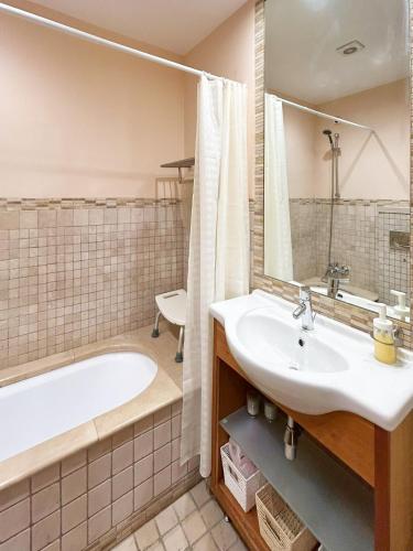 Bathroom, Boca do Rio Arade in Estombar