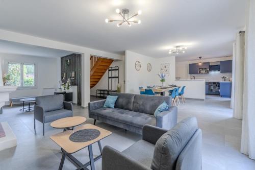 Family house, garden & play, sleeps 12 Disney P12 gîte à louer Lesches