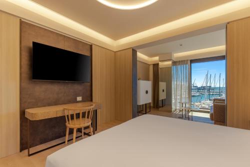 room detail thumbnail 1