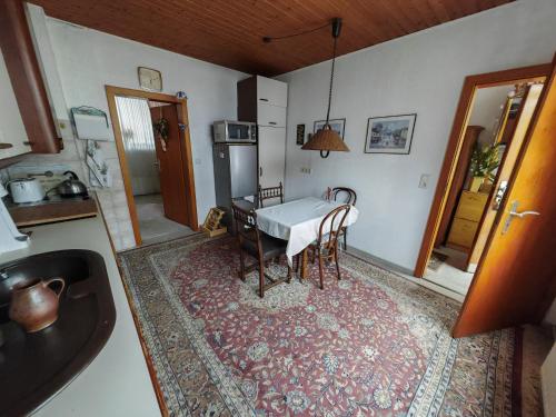 Cocina, Gemütlicher ruhiger Bungalow auf der Frechener Fußgänger Zone (Gemutlicher ruhiger Bungalow auf der Frechener Fußganger Zone) in Frechen