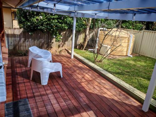 2bd 2bth Modern House close 2Train&Westfield near Leonora Close Park