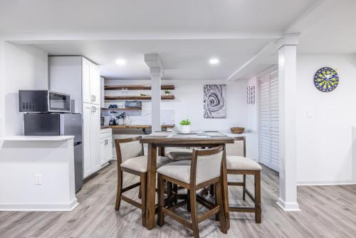 Jetsetters Retreat Private Aptmt Near Airport in Forest Park