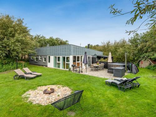 Holiday Home Jerrit - 1-4km from the sea by Interhome