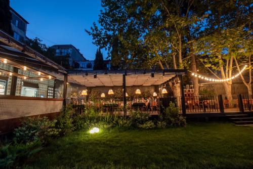 餐廳, 第比利斯二十年代酒店 - 住宿及用餐 (Hotel Twenties Tbilisi - Stay & Dine) in 提比里斯市中心