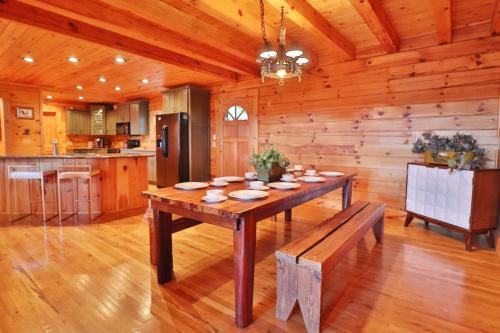 Hot Tub, Fire Pit, Views, Starlink Wi-fi in Jonathan Creek