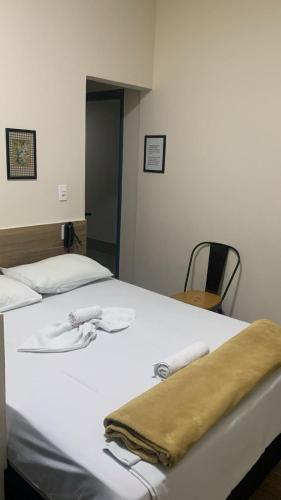 1 double bed, 1 twin bed