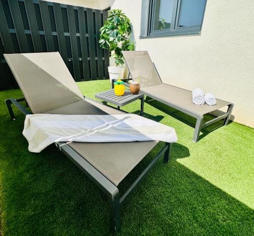 New exclusive apartment Green Horizon with garden, hot tub and private pool near the sea in Spadici