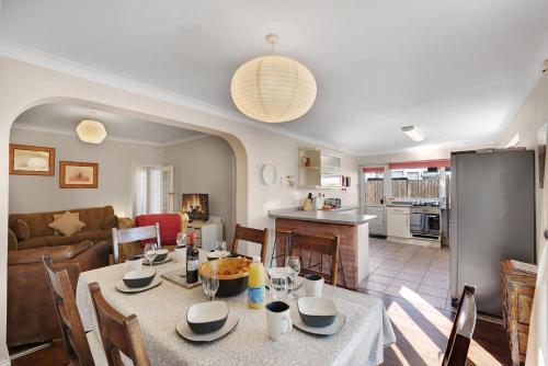 Seven Space - Applegarth House, 3 Bed Bungalow in Thorpe St Andrew North West