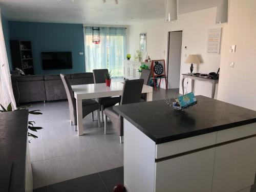 Maison de plain-pied au calme gîte à louer Pouillé