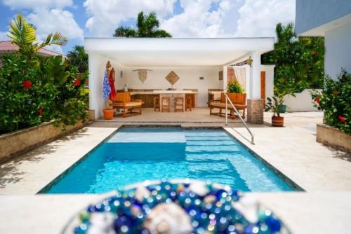 Piscina, Tropical Tranquility in Tera Kora