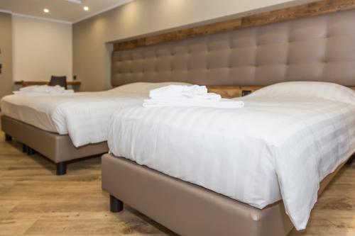 1 queen bed, 1 twin bed